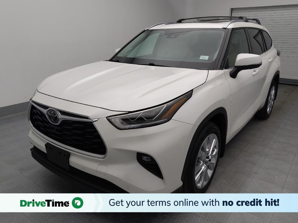 2020 Toyota Highlander in Wichita, KS 67207 - 18129944