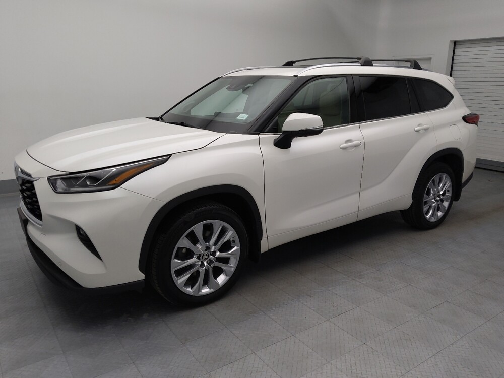2020 Toyota Highlander in Wichita, KS 67207 - 18129944 2