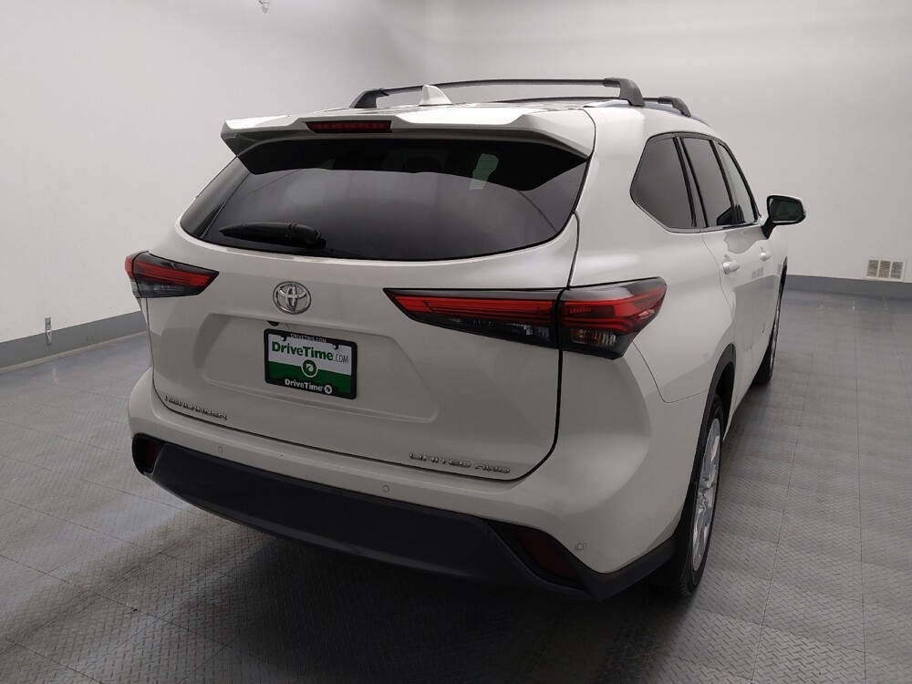 2020 Toyota Highlander in Wichita, KS 67207 - 18129944 7