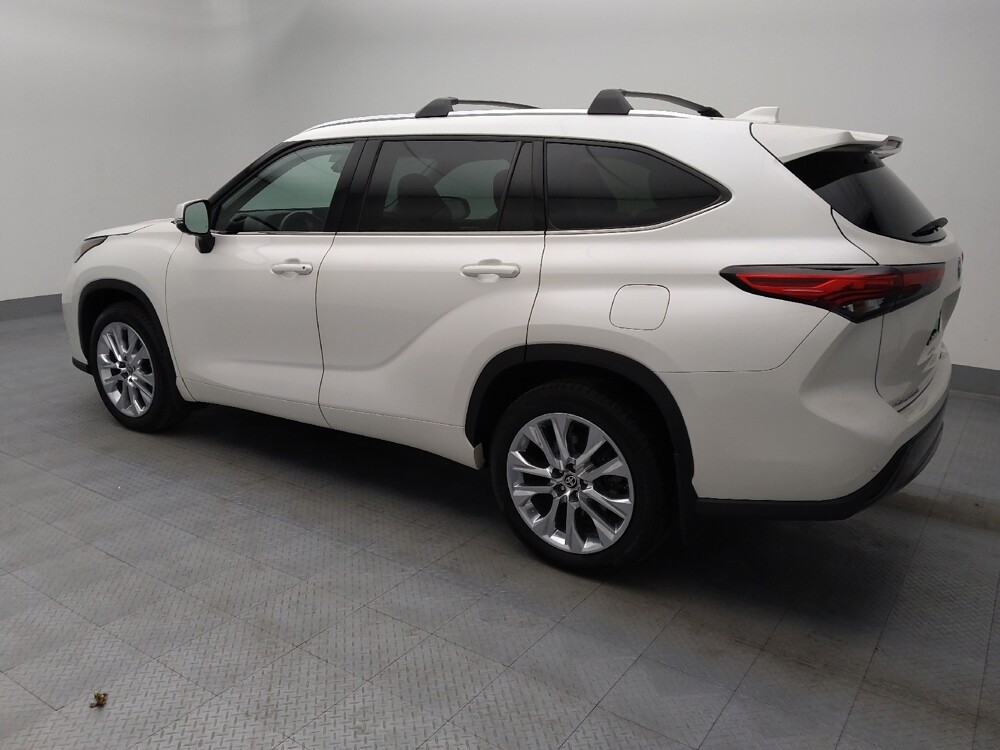2020 Toyota Highlander in Wichita, KS 67207 - 18129944 3