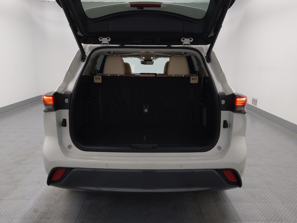 2020 Toyota Highlander in Wichita, KS 67207 - 18129944 29