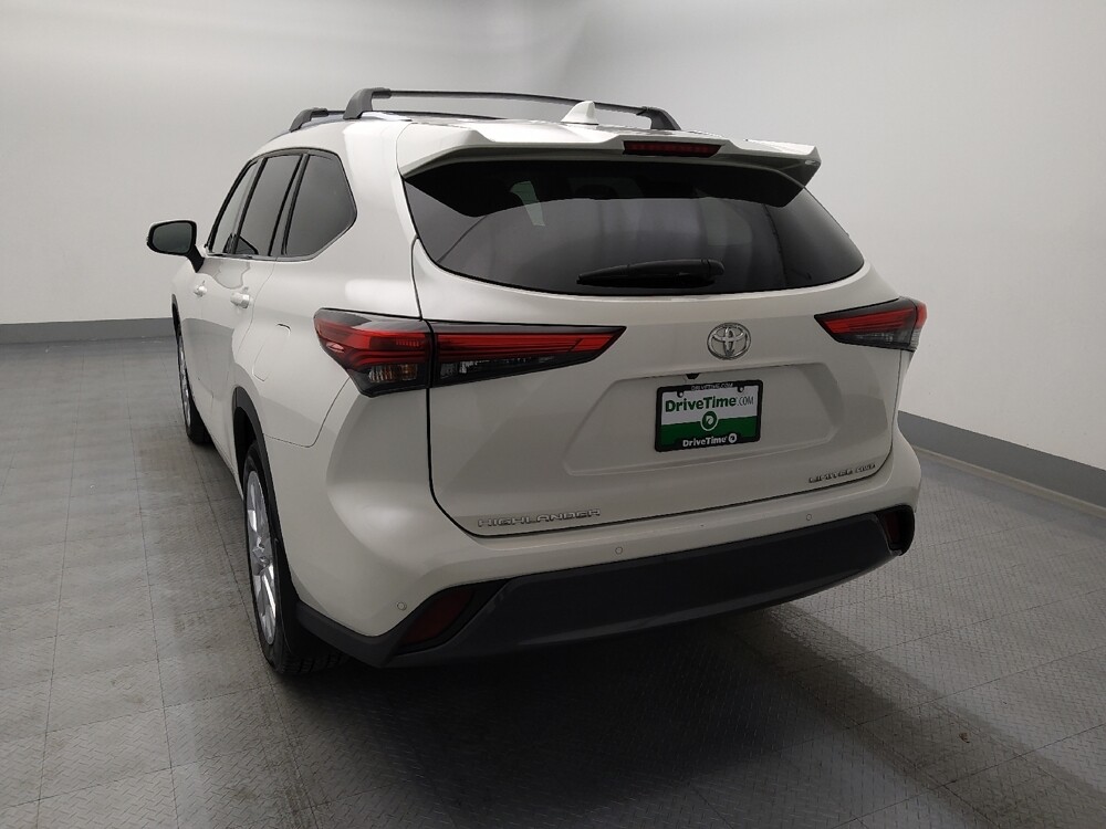 2020 Toyota Highlander in Wichita, KS 67207 - 18129944 6