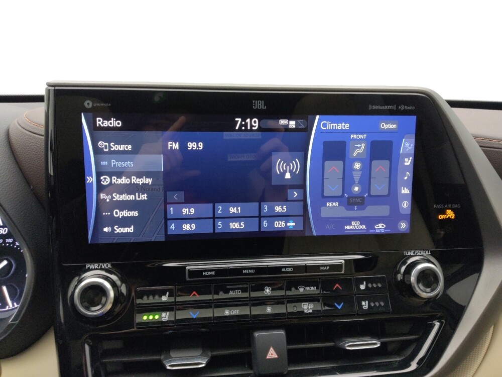 2020 Toyota Highlander in Wichita, KS 67207 - 18129944 25