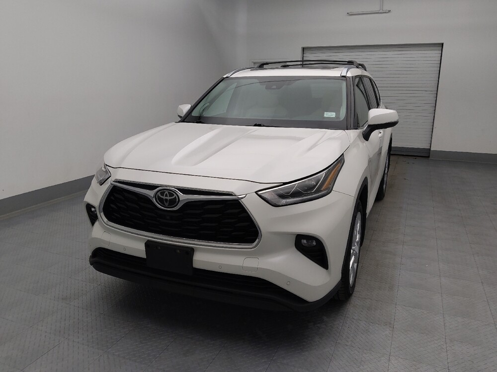 2020 Toyota Highlander in Wichita, KS 67207 - 18129944 15