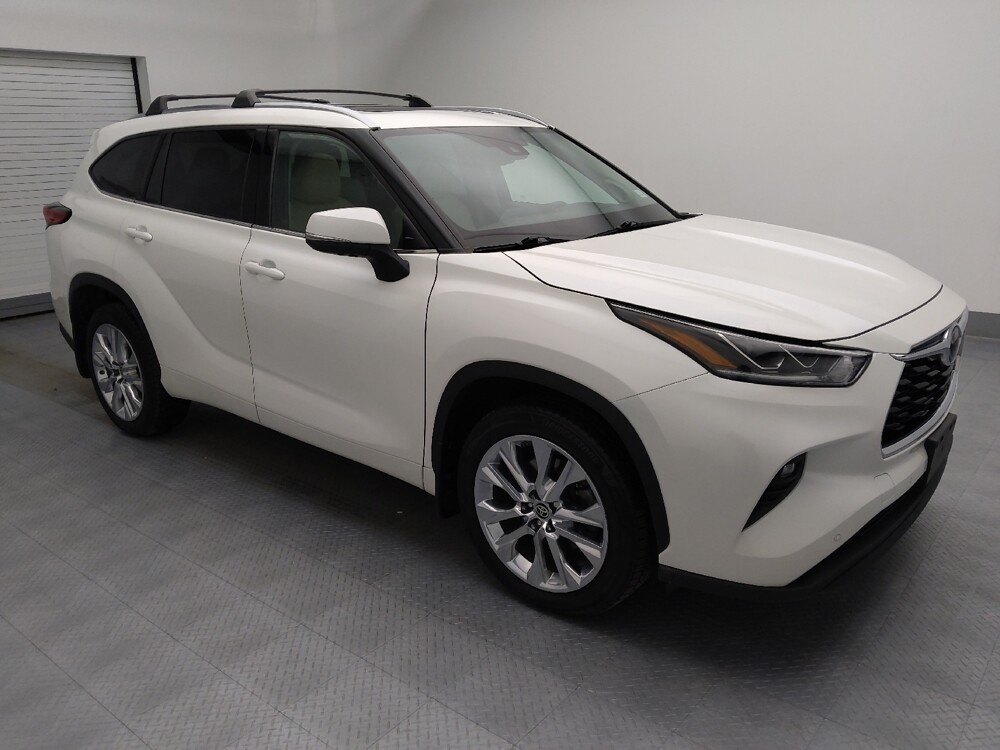 2020 Toyota Highlander in Wichita, KS 67207 - 18129944 11