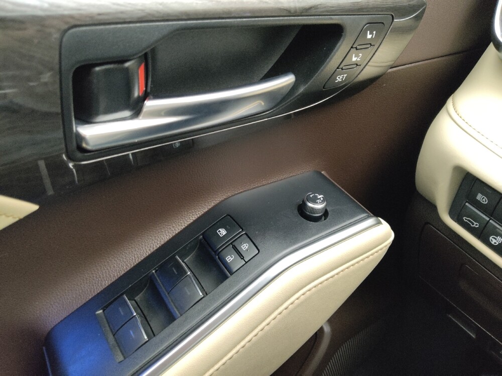 2020 Toyota Highlander in Wichita, KS 67207 - 18129944 27