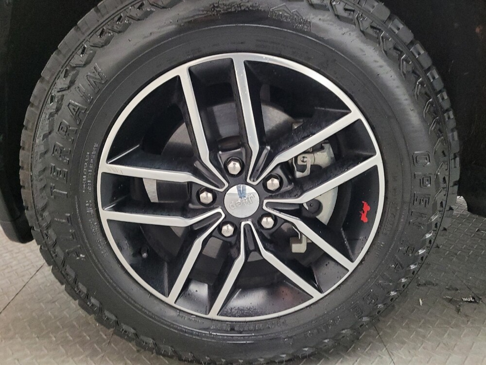 2017 Jeep Grand Cherokee in Riverside, CA 92504 - 18129948 31