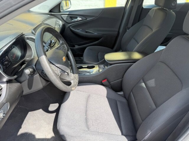 2020 Chevrolet Malibu in Indianapolis, IN 46222-4002 - 18129963 7