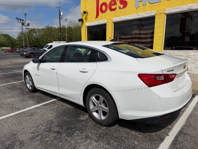 2020 Chevrolet Malibu in Indianapolis, IN 46222-4002 - 18129963 5