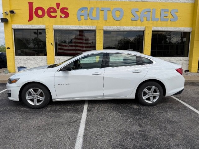 2020 Chevrolet Malibu in Indianapolis, IN 46222-4002 - 18129963