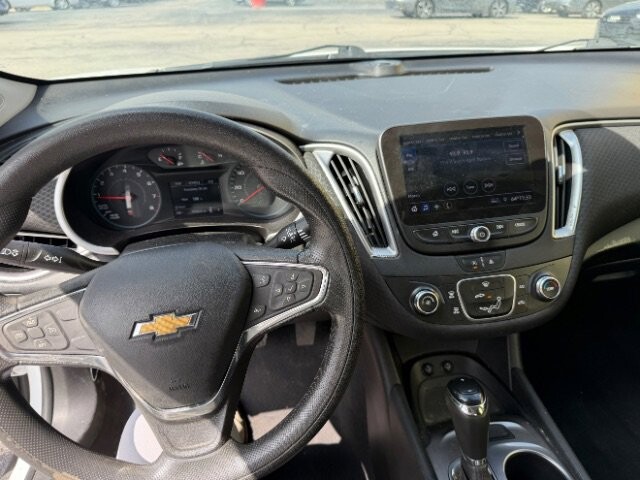 2020 Chevrolet Malibu in Indianapolis, IN 46222-4002 - 18129963 6
