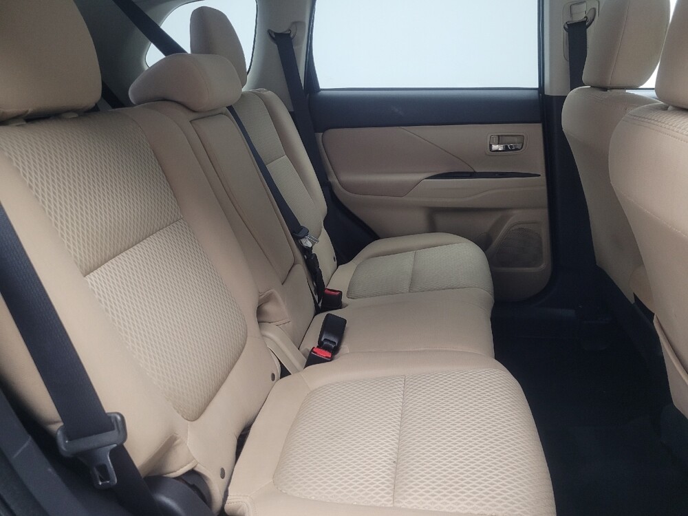 2016 Mitsubishi Outlander in Highland, IN 46322 - 18129986 19