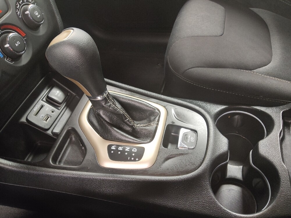 2018 Jeep Cherokee in Metairie, LA 70006 - 18129990 26