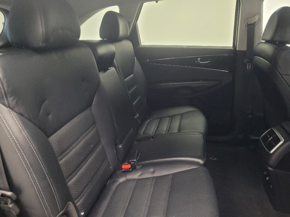 2018 Kia Sorento in Mishawaka, IN 46545 - 18129994 19