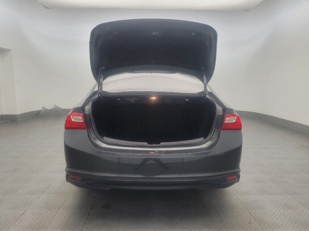 2018 Chevrolet Malibu in Phoenix, AZ 85015 - 18130001 29