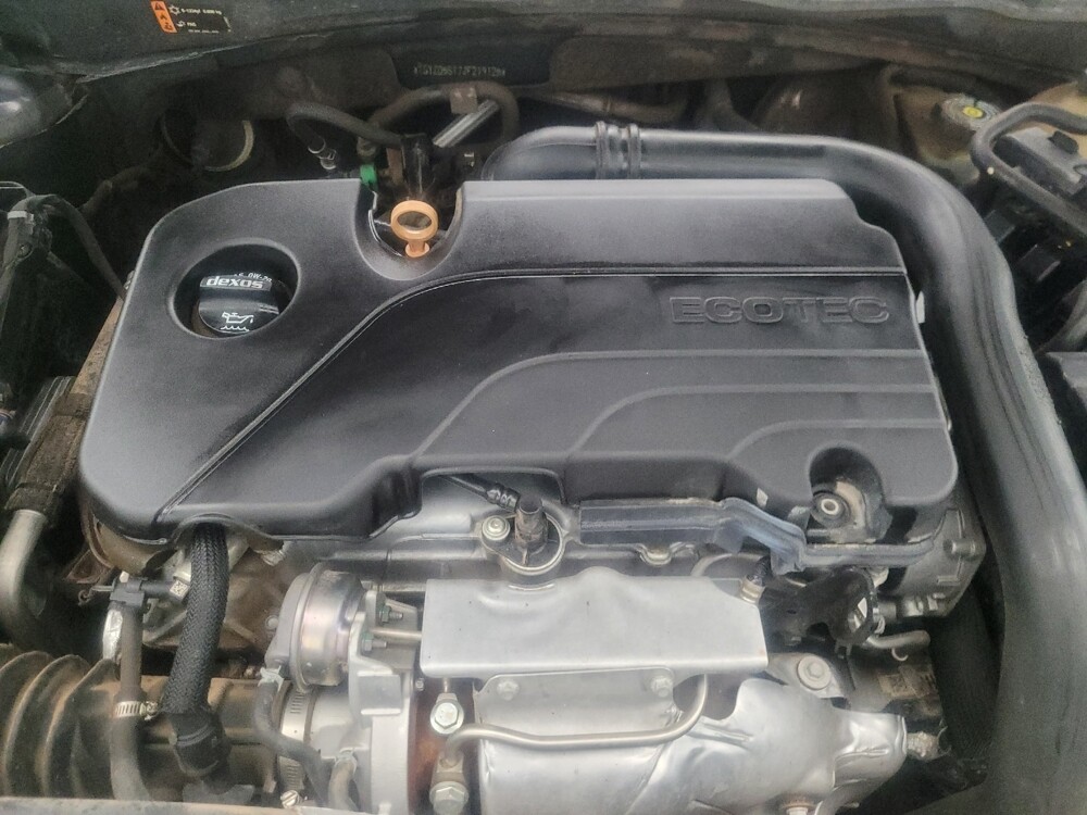 2018 Chevrolet Malibu in Phoenix, AZ 85015 - 18130001 30