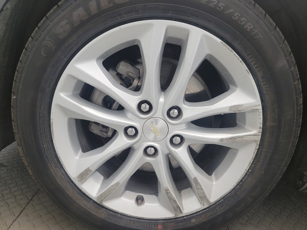 2018 Chevrolet Malibu in Phoenix, AZ 85015 - 18130001 31