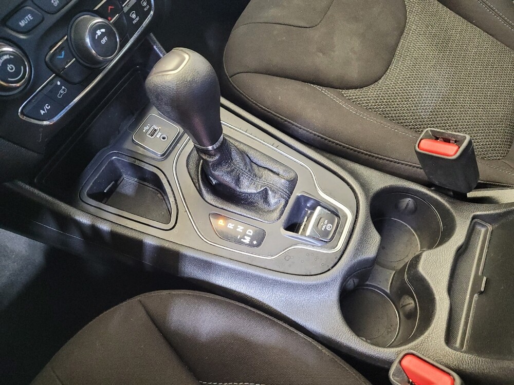 2020 Jeep Cherokee in Maple Heights, OH 44137 - 18130012 26