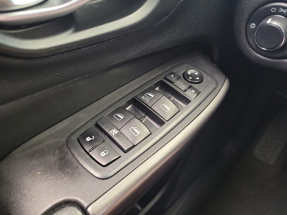 2020 Jeep Cherokee in Maple Heights, OH 44137 - 18130012 27