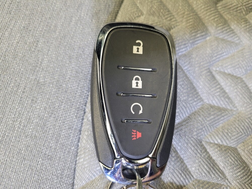 2023 Chevrolet Equinox in Maple Heights, OH 44137 - 18130023 32