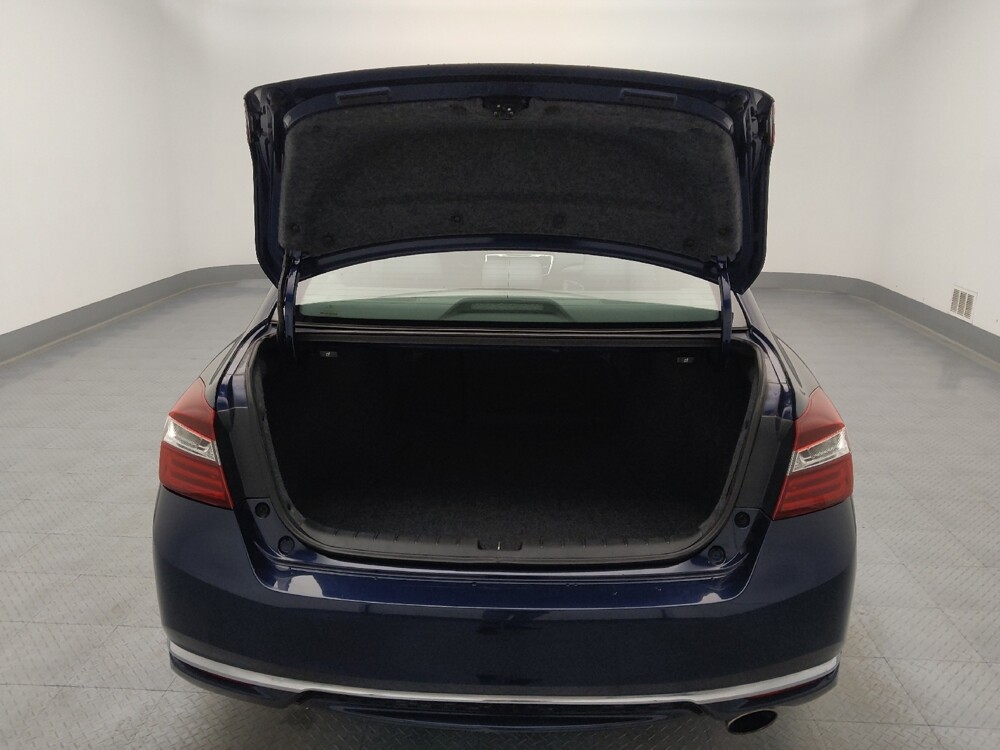 2017 Honda Accord in Topeka, KS 66611 - 18130029 29