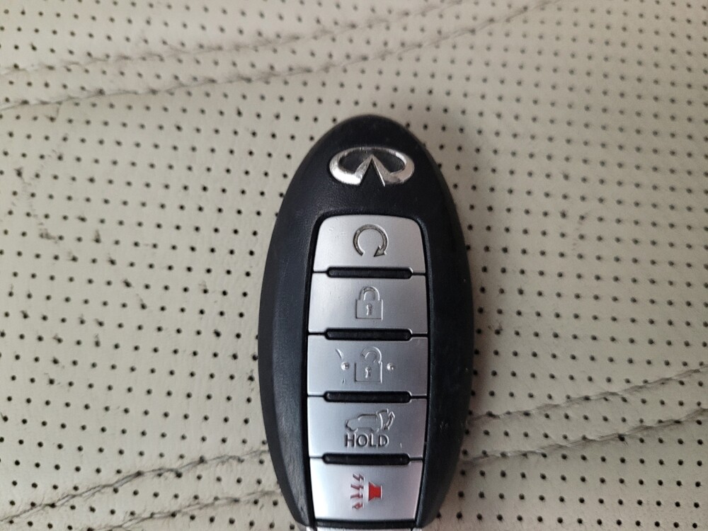 2016 INFINITI QX60 in Riverside, CA 92504 - 18130043 32