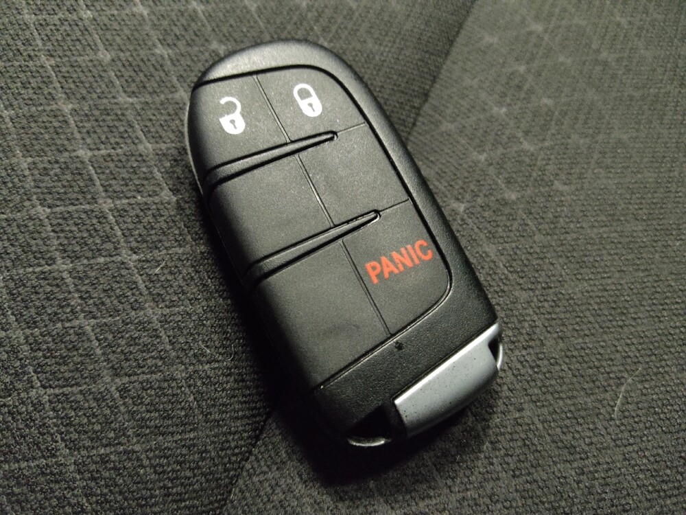 2018 Jeep Grand Cherokee in Mesa, AZ 85210 - 18130070 32