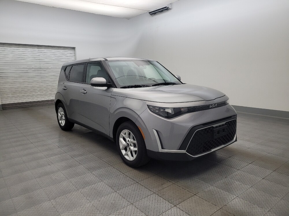 2025 Kia Soul in Glendale, AZ 85301 - 18130071 13