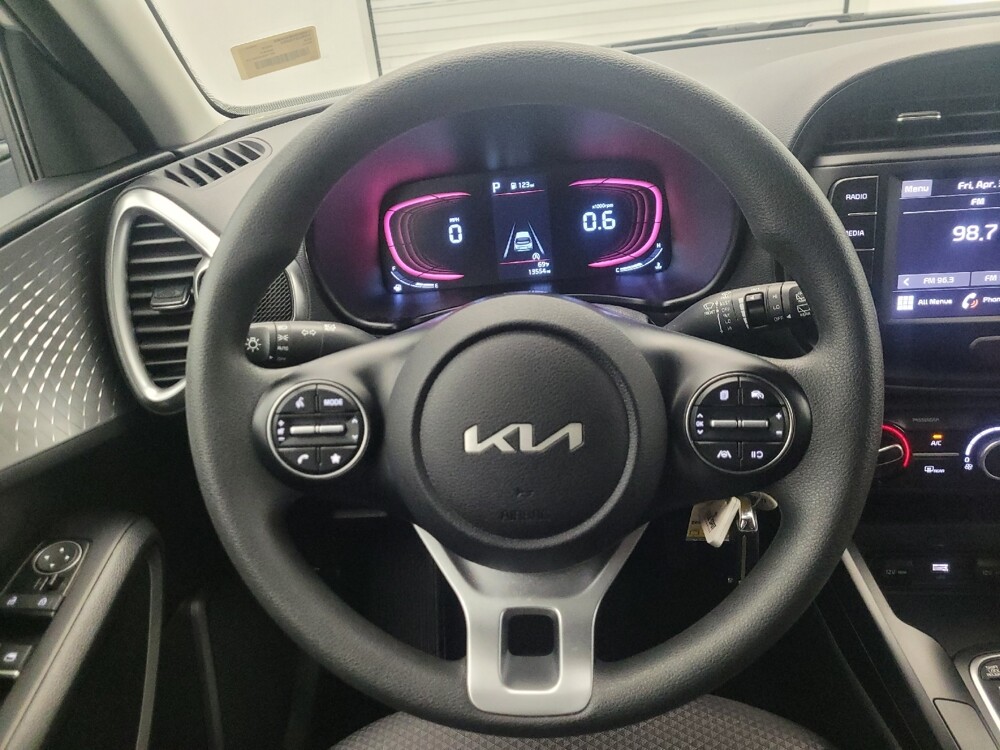 2025 Kia Soul in Glendale, AZ 85301 - 18130071 22