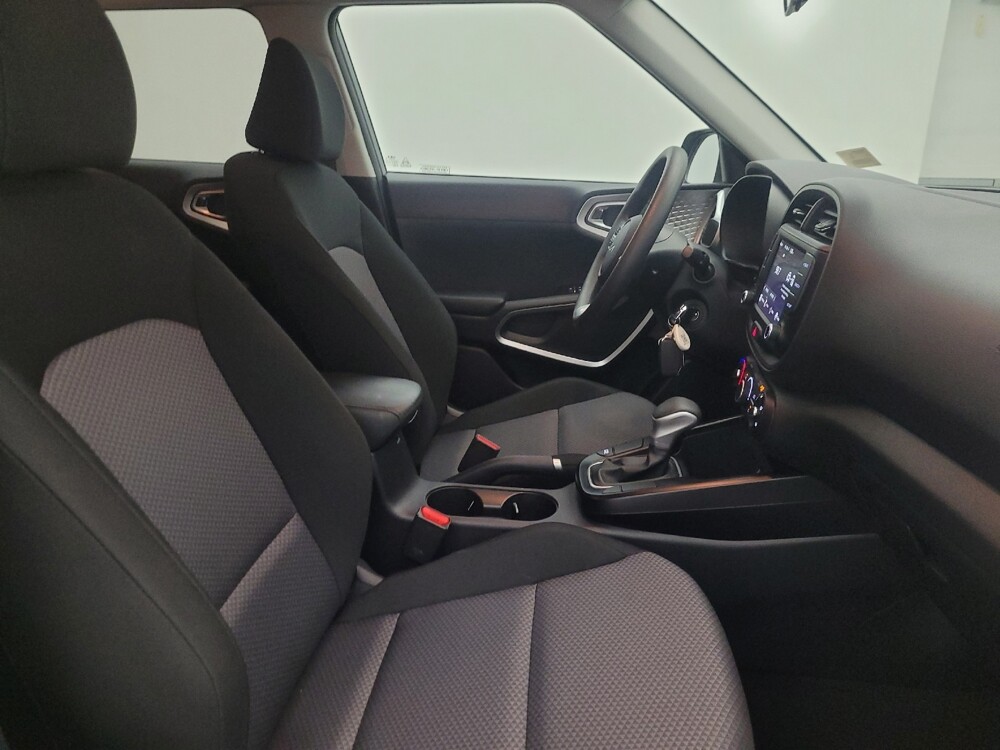 2025 Kia Soul in Glendale, AZ 85301 - 18130071 21