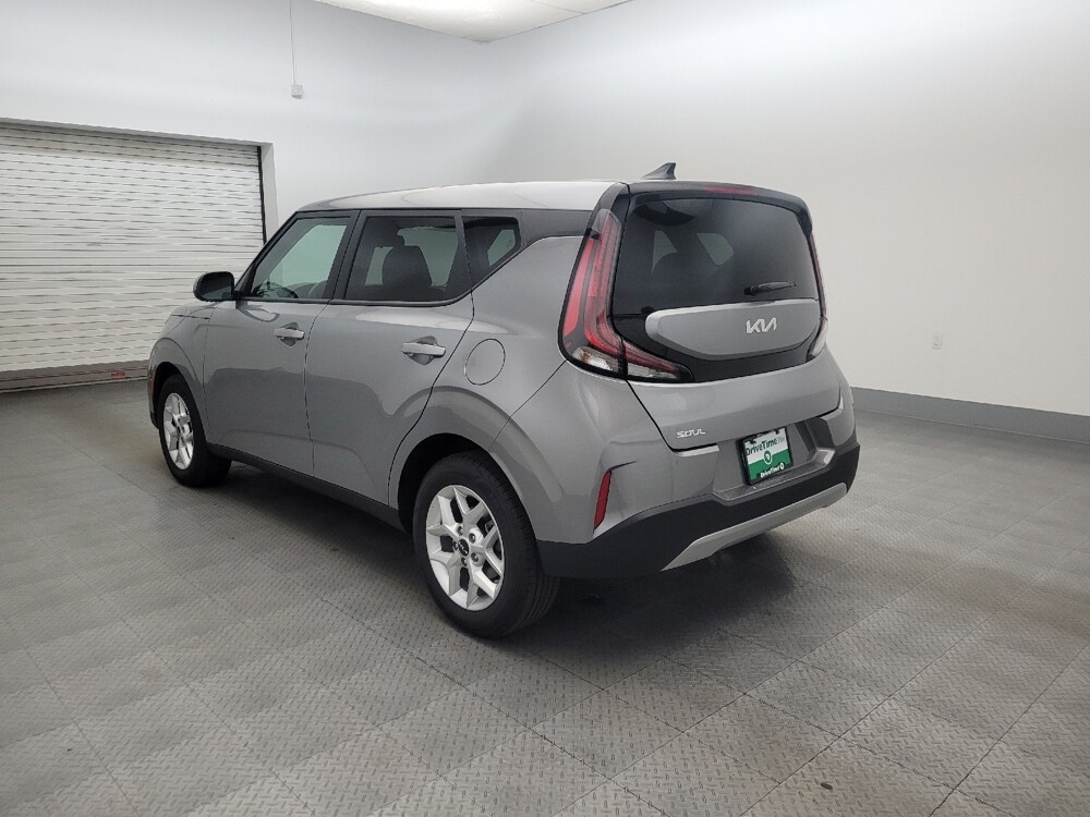 2025 Kia Soul in Glendale, AZ 85301 - 18130071 5