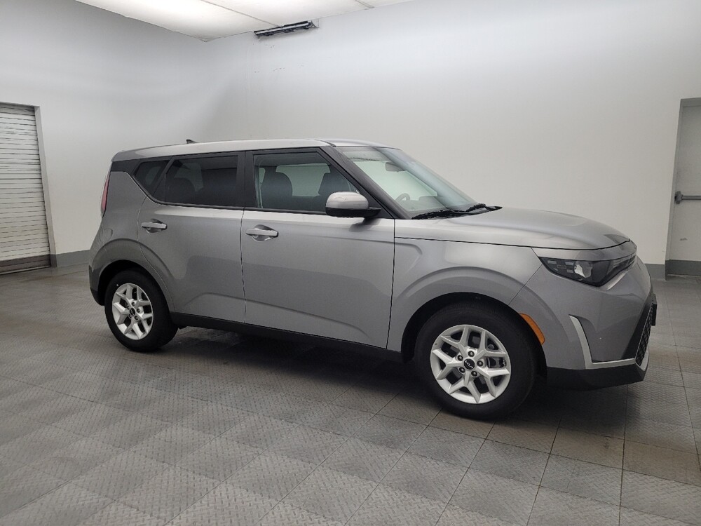 2025 Kia Soul in Glendale, AZ 85301 - 18130071 11