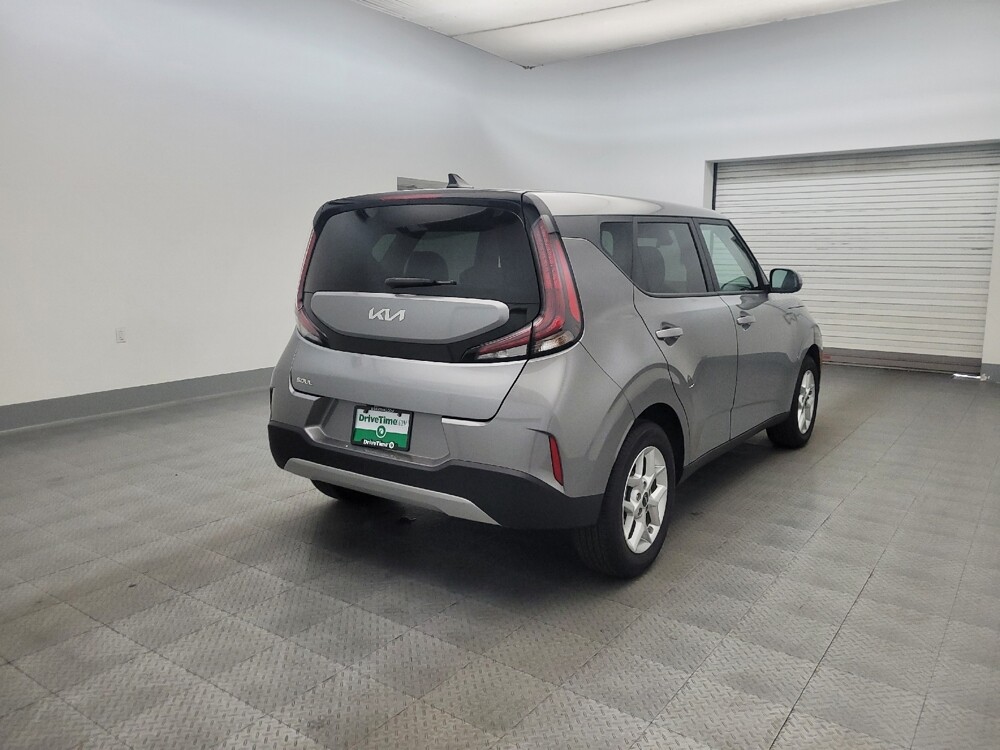 2025 Kia Soul in Glendale, AZ 85301 - 18130071 9