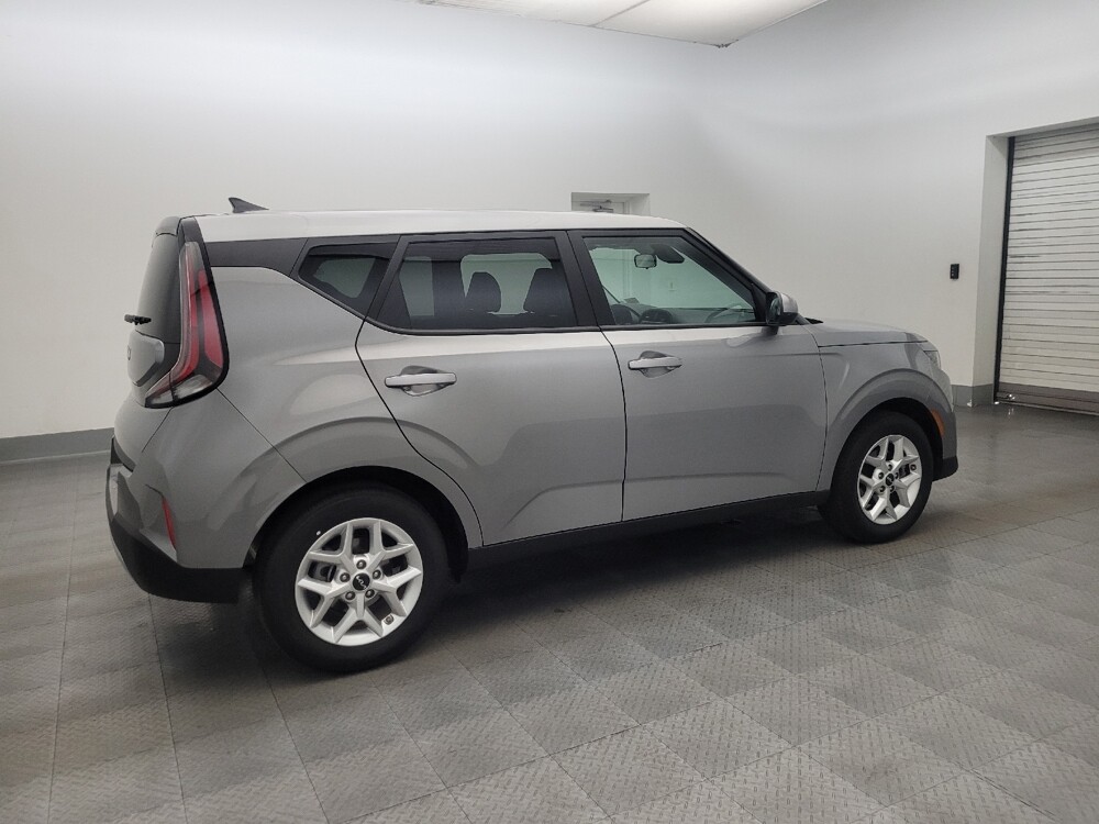 2025 Kia Soul in Glendale, AZ 85301 - 18130071 10