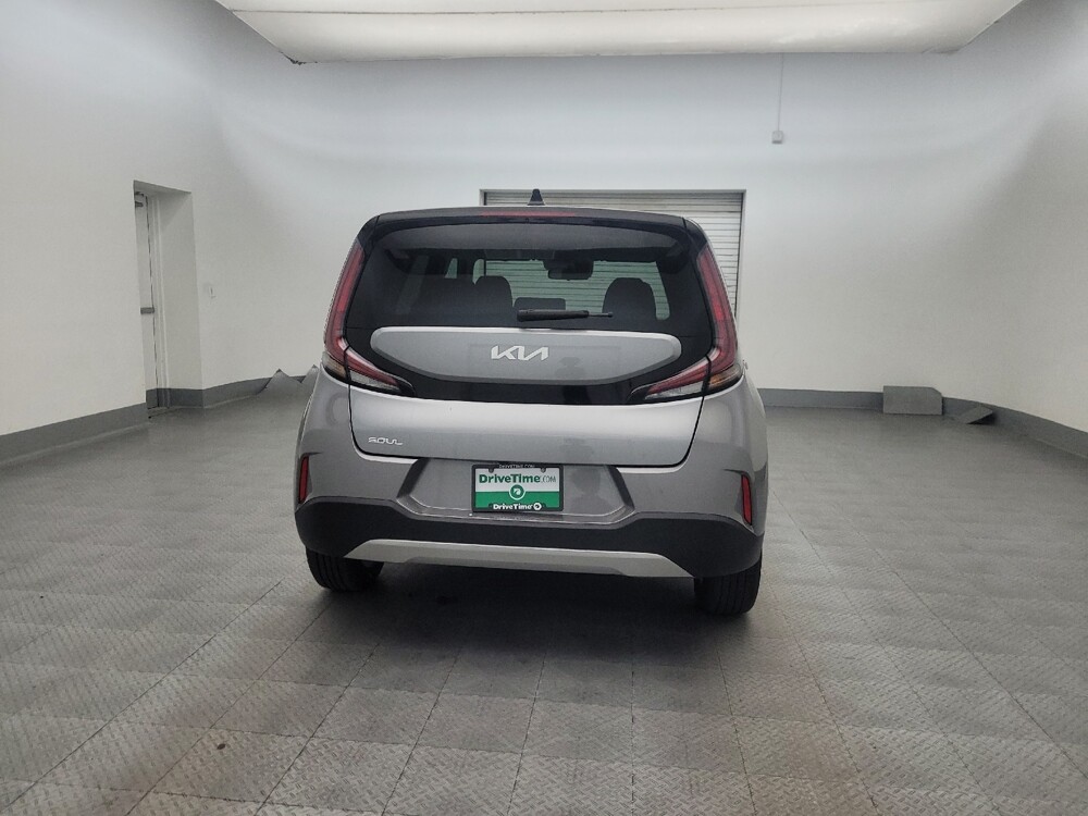 2025 Kia Soul in Glendale, AZ 85301 - 18130071 7