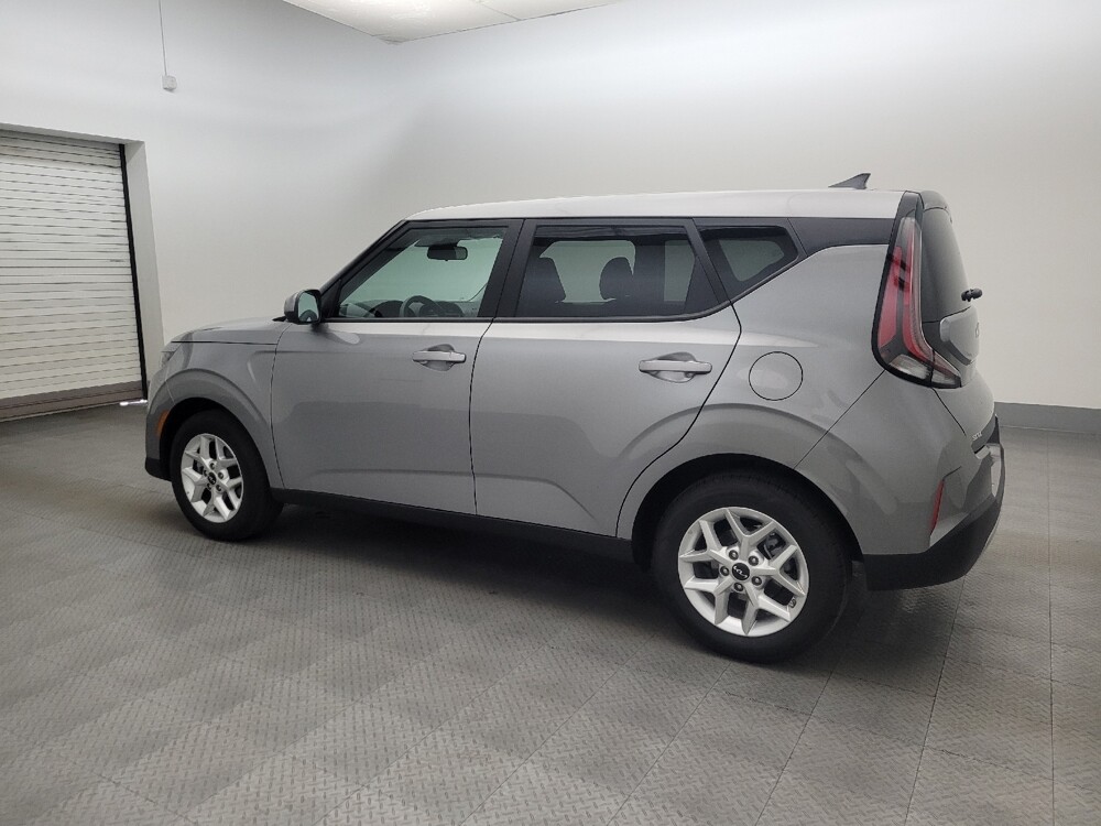 2025 Kia Soul in Glendale, AZ 85301 - 18130071 3