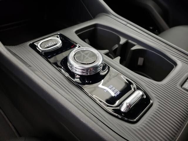 2026 Jeep Cherokee in Bedford, OH 44146 - 18130083 10