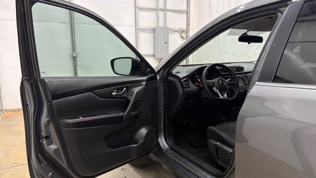 2018 Nissan Rogue in Austell, GA 30168 - 18130100 11