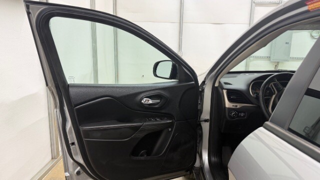 2017 Jeep Cherokee in Austell, GA 30168 - 18130114 8