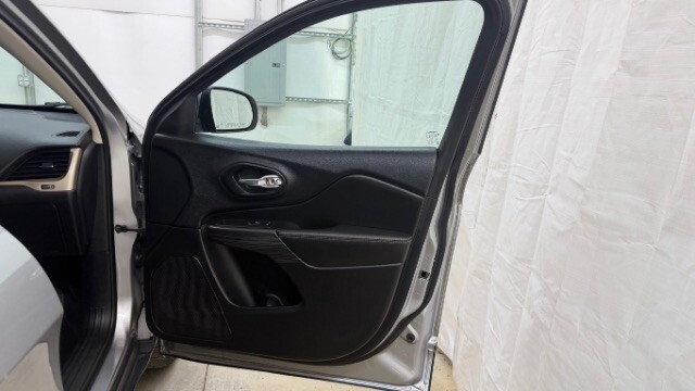 2017 Jeep Cherokee in Austell, GA 30168 - 18130114 15