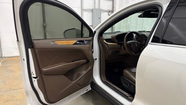 2015 Lincoln MKC in Austell, GA 30168 - 18130116 11