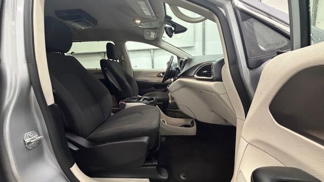 2018 Chrysler Pacifica in Austell, GA 30168 - 18130123 19