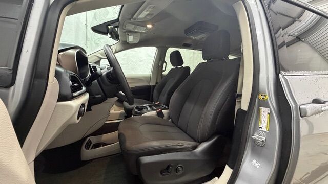 2018 Chrysler Pacifica in Austell, GA 30168 - 18130123 13