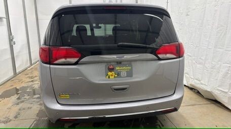 2018 Chrysler Pacifica in Austell, GA 30168 - 18130123 5