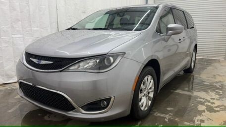 2018 Chrysler Pacifica in Austell, GA 30168 - 18130123