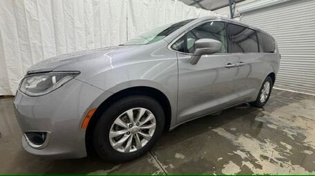 2018 Chrysler Pacifica in Austell, GA 30168 - 18130123 2