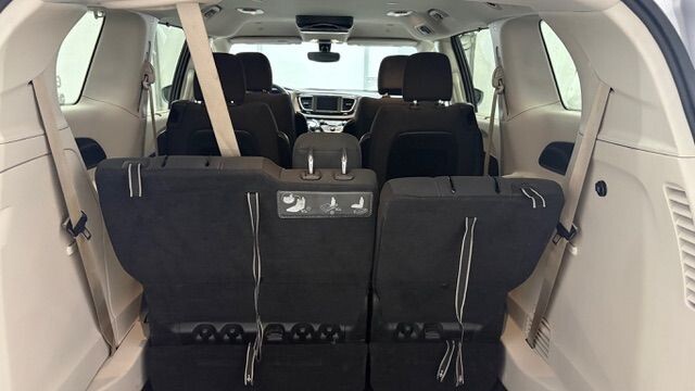 2018 Chrysler Pacifica in Austell, GA 30168 - 18130123 17