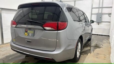 2018 Chrysler Pacifica in Austell, GA 30168 - 18130123 6