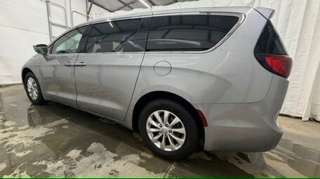 2018 Chrysler Pacifica in Austell, GA 30168 - 18130123 3