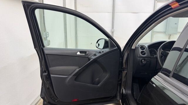 2015 Volkswagen Tiguan in Austell, GA 30168 - 18130127 9